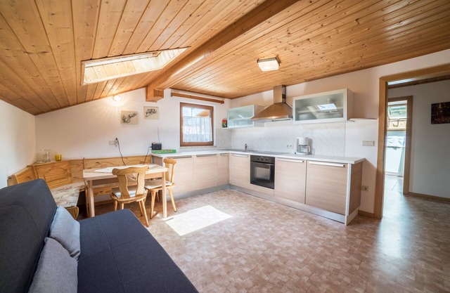 Comfortable holiday apartment Greif in the area of Meran - Apartment C with Wi-Fi, balcony and view over the landscape; parking available