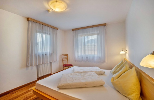 Apartamento vacacional 'Linder 16' con vistas a la montaña, piscina comunitaria y Wi-Fi