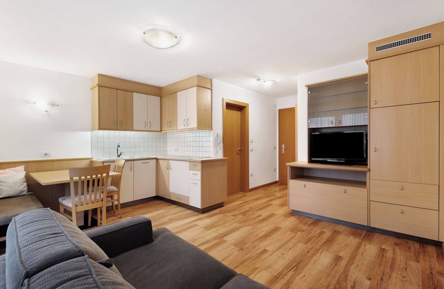 Apartamento vacacional 'Linder 17' con vistas a la montaña, piscina comunitaria y Wi-Fi