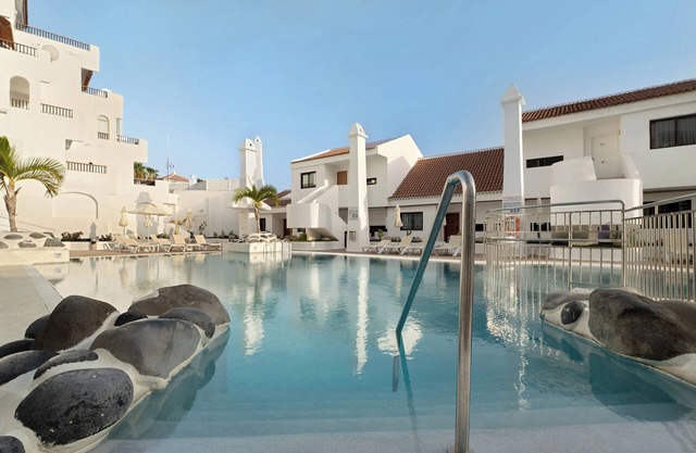 Apartamento Vacacional 'Penthause Luxe 501 Sea View Pool' con Vista al Mar, Terraza Privada y Wi-Fi