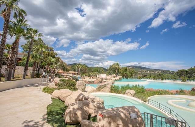 Apartamento "Restanques De Saint Tropez Arums" con vistas, piscina climatizada compartida y Wi-Fi