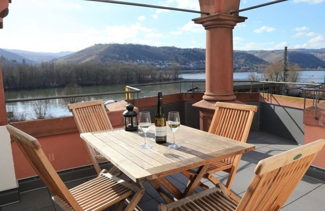 Holiday apartment Rheinblick