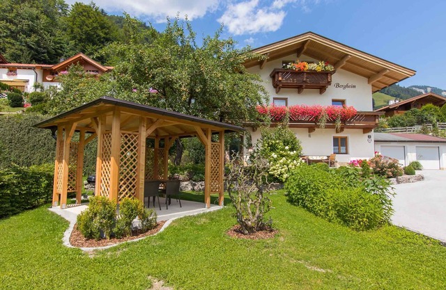 Apartamento vacacional con jardín, cama elástica y unas vistas preciosas