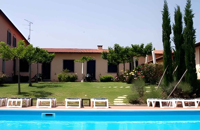 Apartamento vacacional con piscina