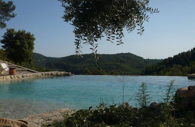 Casa de vacaciones en un antiguo granero de piedra con piscina