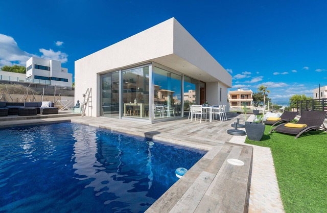 Casa de vacaciones 'Es Mollet' con vistas al mar, piscina privada y Wi-Fi