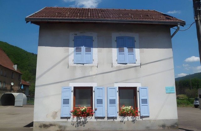 Holiday Home 'Charmante Maison Les Volets Bleus' with Private Garden and Wi-Fi