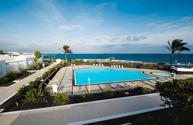 Casa Vacacional 'Caleta Campos 2' con Vista al Mar, Piscina Compartida y Wi-Fi