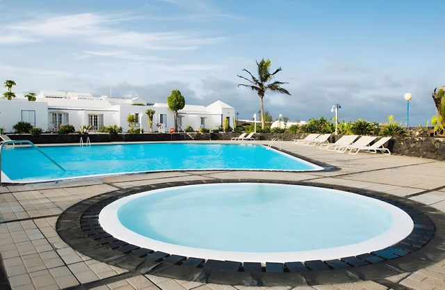 Casa Vacacional 'Caleta Campos Bungalows' con Vista al Mar, Piscina Compartida y Wi-Fi