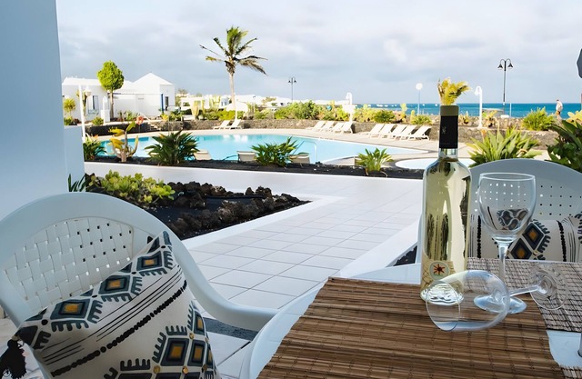 Casa Vacacional 'Caleta Campos Bungalows" con Vista al Mar, Piscina Compartida y Wi-Fi