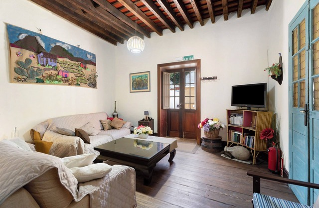Casa de vacaciones 'Casa Bayoll' con vistas a la montaña, jardín privado y Wi-Fi