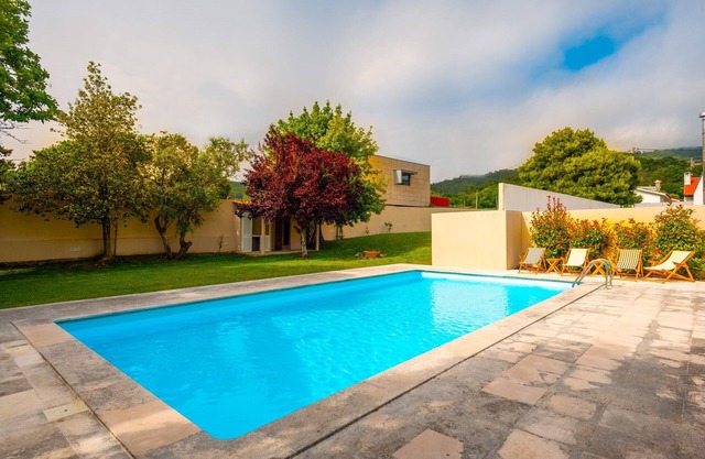 Casa de vacaciones 'Casa Das Camelias' con vistas al mar, piscina privada y Wi-Fi
