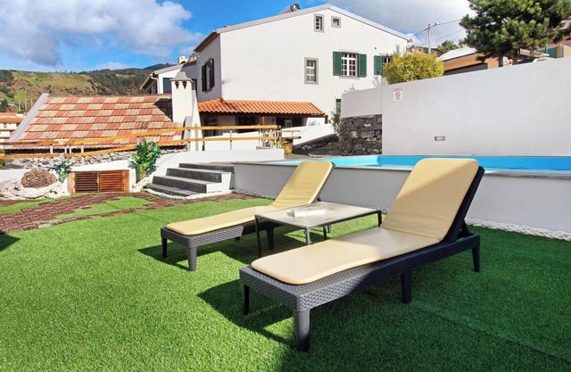Casa de vacaciones 'Casa Carreira' con vistas al mar, piscina y Wi-Fi