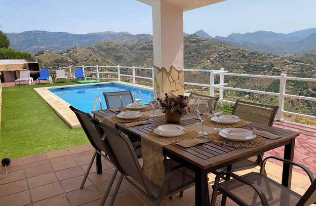 Casa de vacaciones 'Casa Rural La Verónica' con vistas a la montaña, Wi-Fi y aire acondicionado