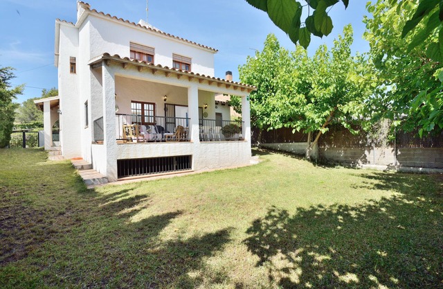 Casa de vacaciones 'Chalet Independiente Costa Daurada' con jardín privado y aire acondicionado