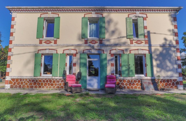 Casa de vacaciones 'Domaine Les Maisons Des Houssats' con piscina compartida, terraza y Wi-Fi