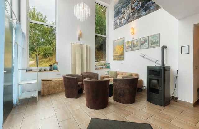 Casa de vacaciones 'Eifel Atrium' con terraza privada y Wi-Fi