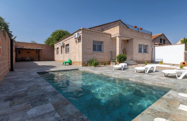 Casa de vacaciones 'El Balcón A Toledo' con piscina privada, Wi-Fi y aire acondicionado
