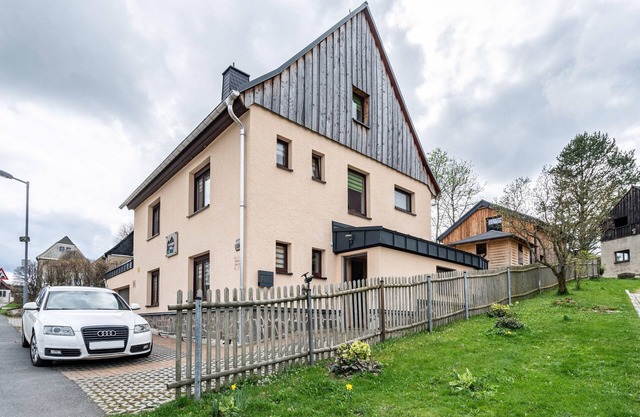 Casa de vacaciones 'Ferienhaus Fichtelberg' con vistas a la montaña, terraza privada y Wi-Fi