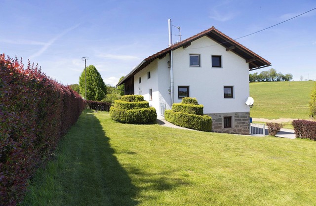 Casa de vacaciones 'Ferienhaus Kreuzbergblick' con vistas a la montaña, terraza privada y Wi-Fi