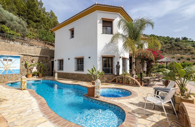 Casa de vacaciones 'Finca Arrijana' con vistas a la montaña, Wi-Fi y aire acondicionado.