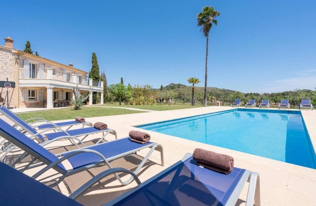Casa de vacaciones 'Finca Canyamel Golf Beach' con vistas a la montaña, piscina privada y Wi-Fi