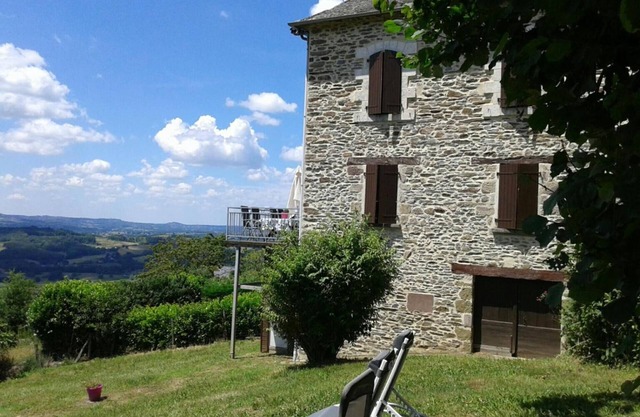 Casa de vacaciones 'Gîte La Chartrouille' con terraza privada, jardín privado y Wi-Fi