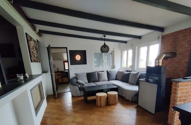 Casa de vacaciones 'Grand Chalet médocain de Bégadan' con terraza privada, Wi-Fi