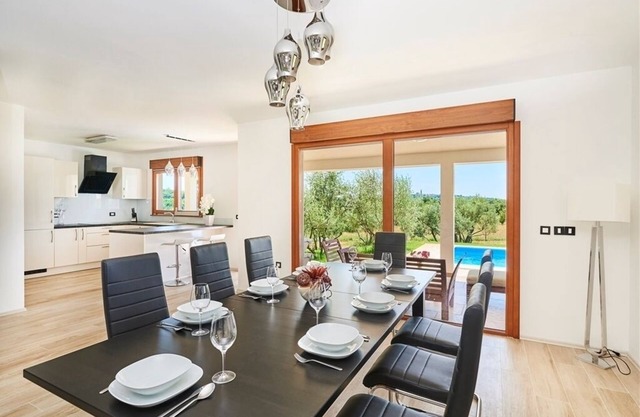 Casa de vacaciones en Buje con Terraza, Acondicionador, WIFI, Lavadora (3356-1)