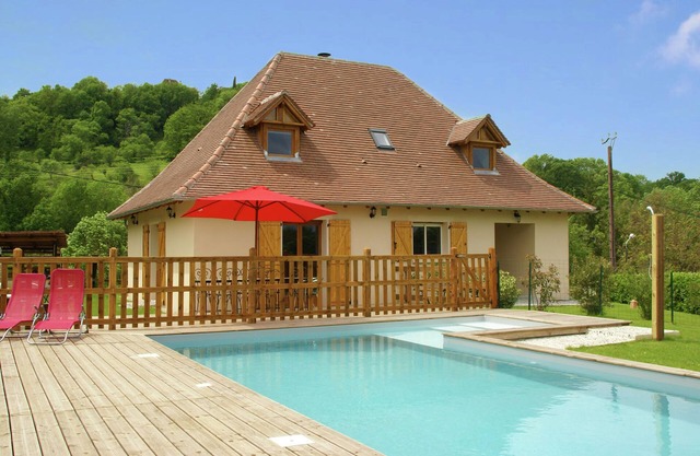 Moderna casa de vacaciones con piscina privada