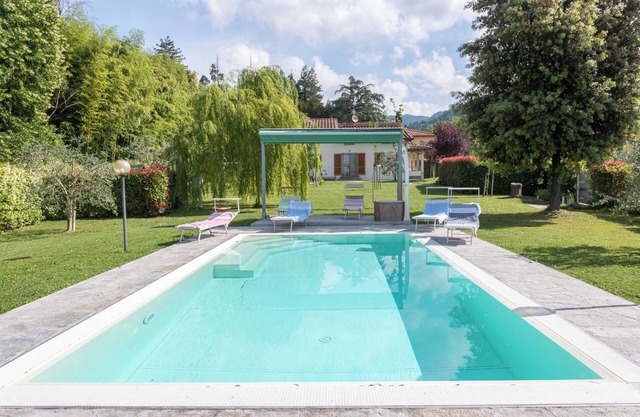 Casa de vacaciones 'Villa Moderna Resort' con piscina privada, Wi-Fi y aire acondicionado
