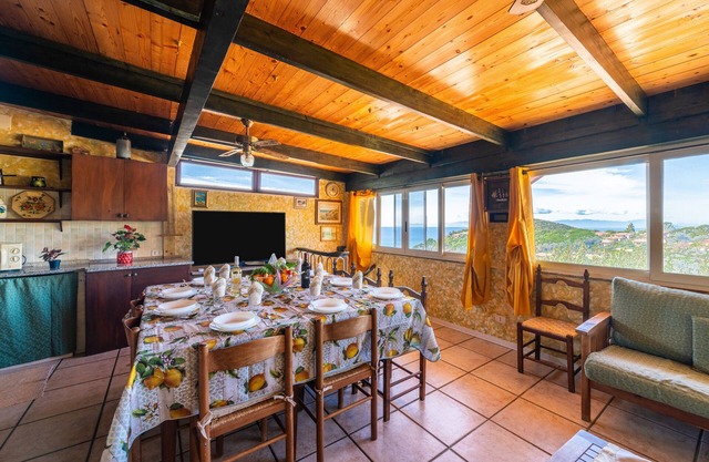 Casa de vacaciones "Is Zuddas" con vistas al mar y terraza privada