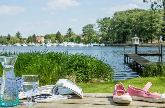Casa de vacaciones 'Klein Seeland' con vistas al lago, terraza privada y Wi-Fi