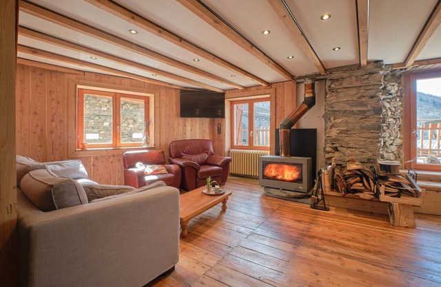 Casa de vacaciones 'L'auberge Du Bati' con vistas a la montaña, balcón y Wi-Fi