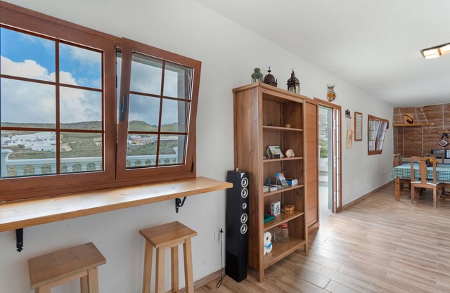 Casa de vacaciones 'La Umbría' con vistas a la montaña, terraza privada y Wi-Fi