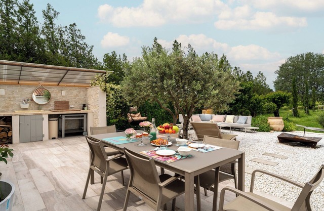 Casa de vacaciones 'Le Cabanon De Modène' con terraza privada, Wi-Fi y aire acondicionado