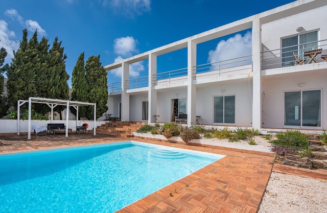 Casa de vacaciones 'Lua' con vistas al mar, piscina compartida y Wi-Fi