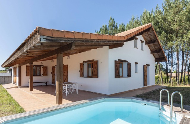 Casa de vacaciones 'Maison Pour 6 Personnes' con piscina, terraza y Wi-Fi