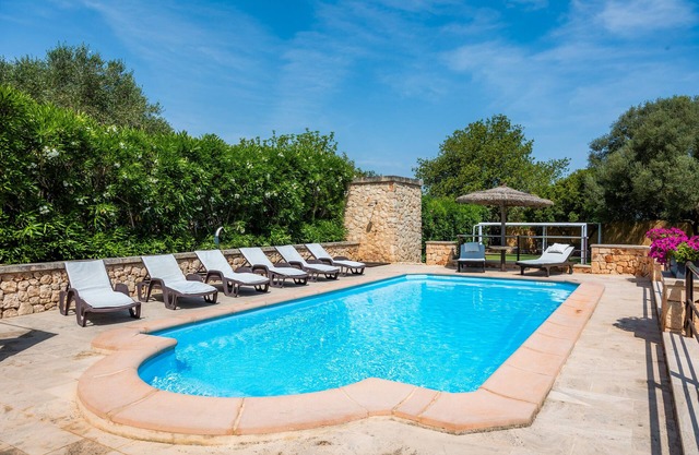 Casa de vacaciones "Son Moix" con vistas a la montaña, jardín, terrazas, balcón y piscina