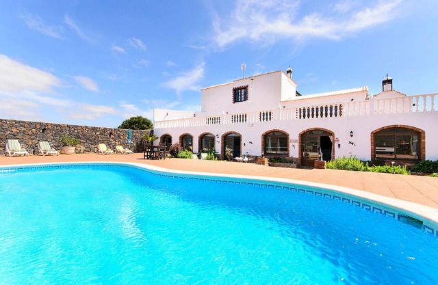 Casa de vacaciones "Villa Clara 1" con piscina grande, vistas impresionantes, terraza y Wi-Fi