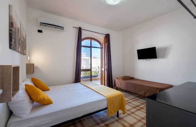 Casa de vacaciones 'Villa Gaudì - Milà' con terraza privada, Wi-Fi y aire acondicionado