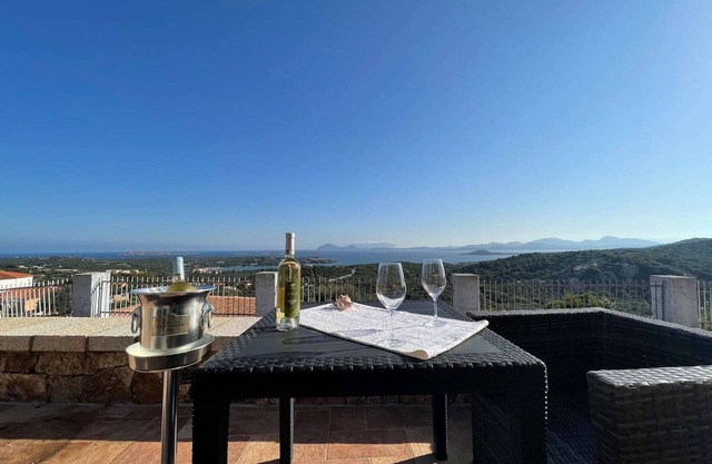 Holiday Home ‘Villa Lu Passiu in Costa Smeralda’ with Wi-Fi, Air Conditioning, Garden & Terrace; Parking Available