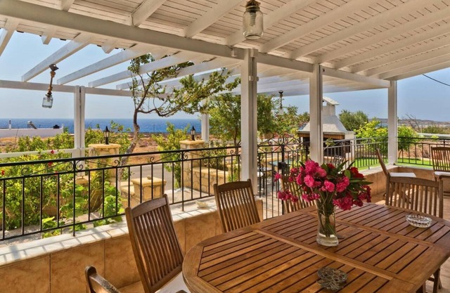 Casa de vacaciones 'Villa Ntora' con vistas a la montaña, Wi-Fi y aire acondicionado