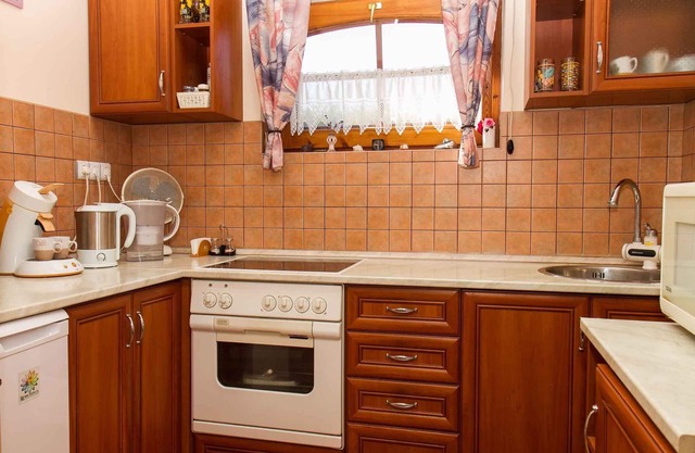 Casa vacacional con piscina, aire acondicionado, lavadora, jardín bonito y cuidado