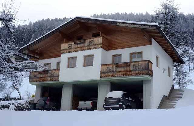 Casa vacacional con las montañas en la estación de esquí