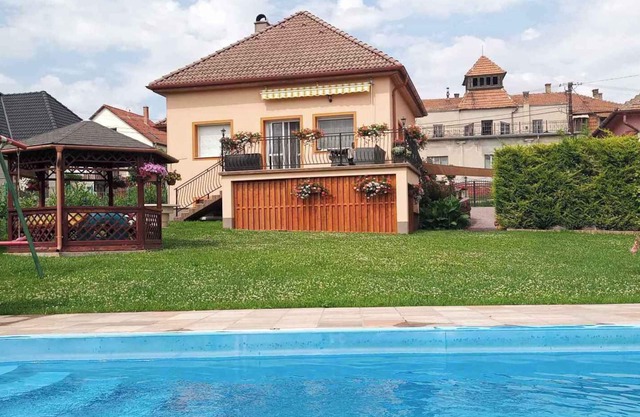 Casa vacacional con piscina, hidromasaje y aire acondicionado