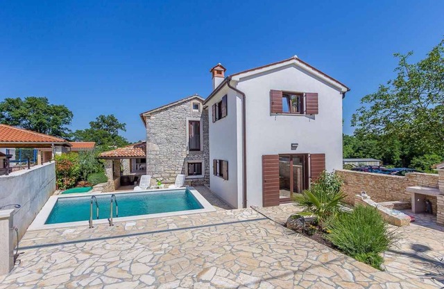 Casa vacacional con pisicna en zona tranquila