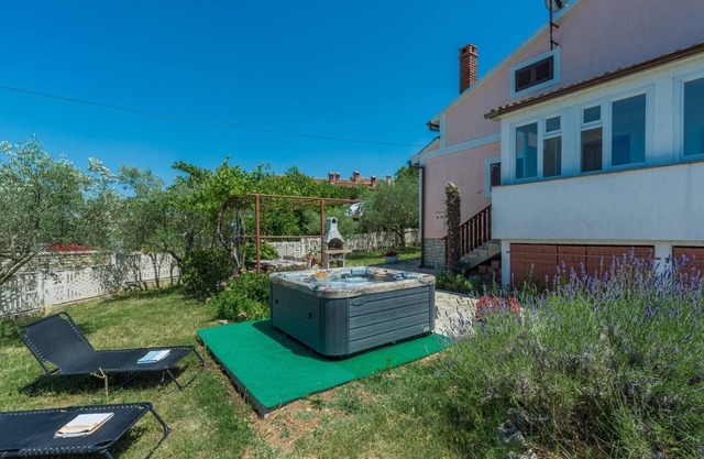 Ferienhaus Zora with Whirlpool