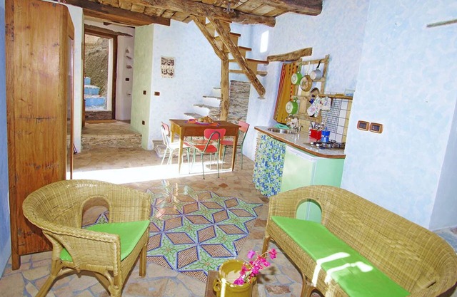 Casa de vacaciones en el encantador casco antiguo de Belmonte Calabro con vista al mar