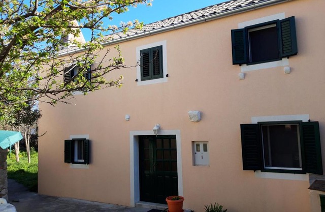 Holiday house Jasna in island center